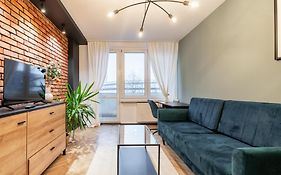 Spodek Glamour Apartment By Bookinghost